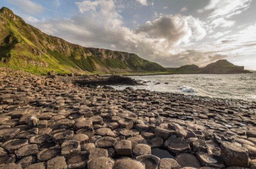 La Chaussée des Géants : guide pratique et légendes pour un voyage en famille en Irlande du Nord