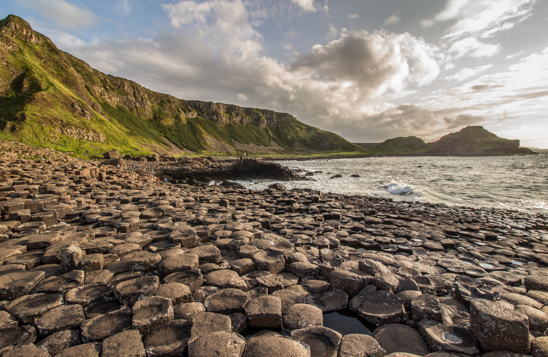 La Chaussée des Géants : guide pratique et légendes pour un voyage en famille en Irlande du Nord